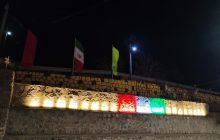 آذین بندی شهر مزداوند به مناسبت ایام الله دهه فجر و اعیاد شعبانیه با ریسه های برنامه پذیر و نصب آذین بندی نورانی با والواشر کم مصرف با طرح پرچم ایران  روی دیوارساحلی